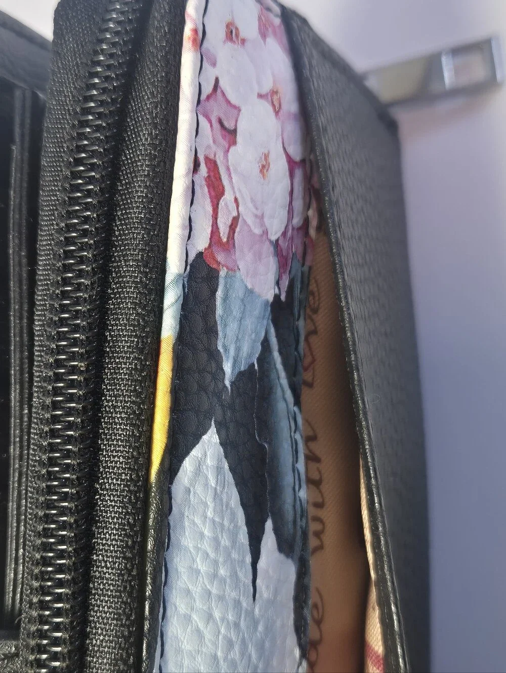 Stone Mountain Rose Bloom Zip Around Wallet Black Floral  Pebble Leather!